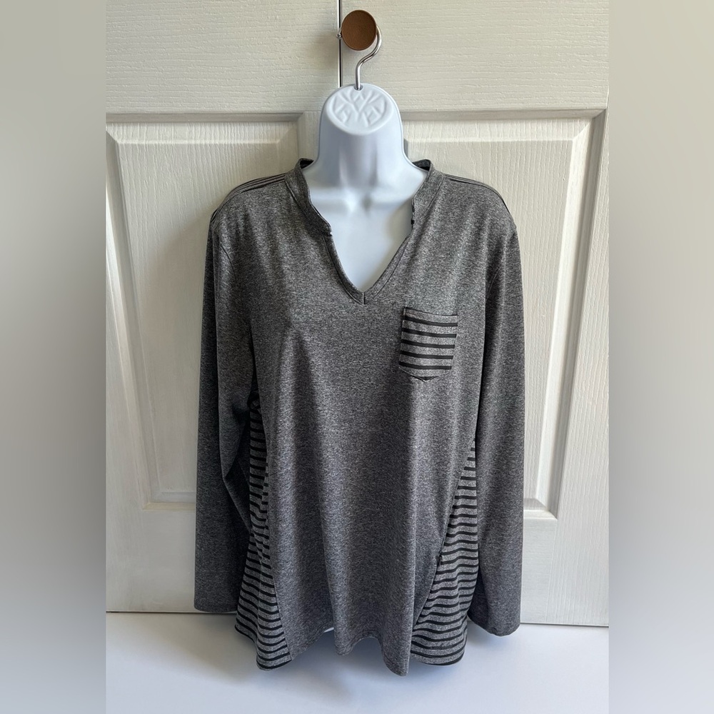 Cabela’s Women’s 4Most UPF 30 Grey long sleeve activewear top. Size XL.